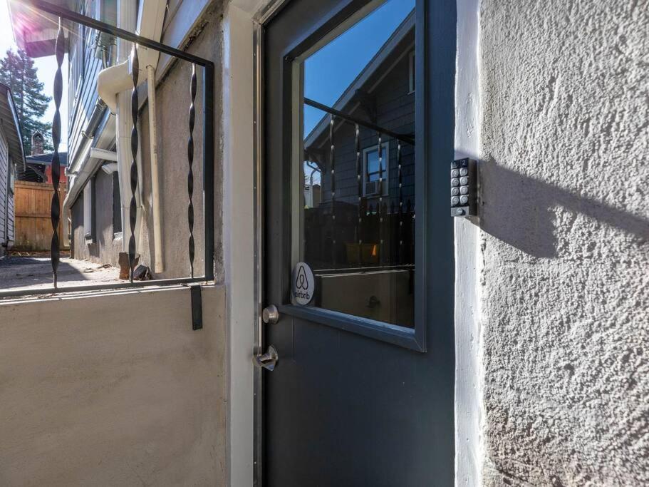 Elegant Richmond Gem Nestled Up To Hawthorne Blvd. Lejlighed Portland Eksteriør billede